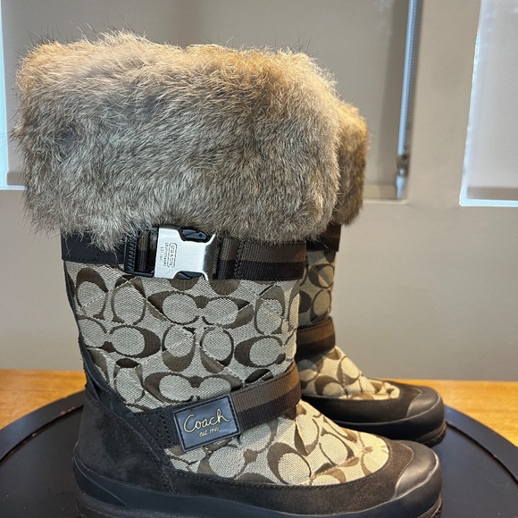 Coach Mariette Logo Winter Snow Boots Rabbit Fur- perfect condition - size 7 1/2 - Picture 1 of 10